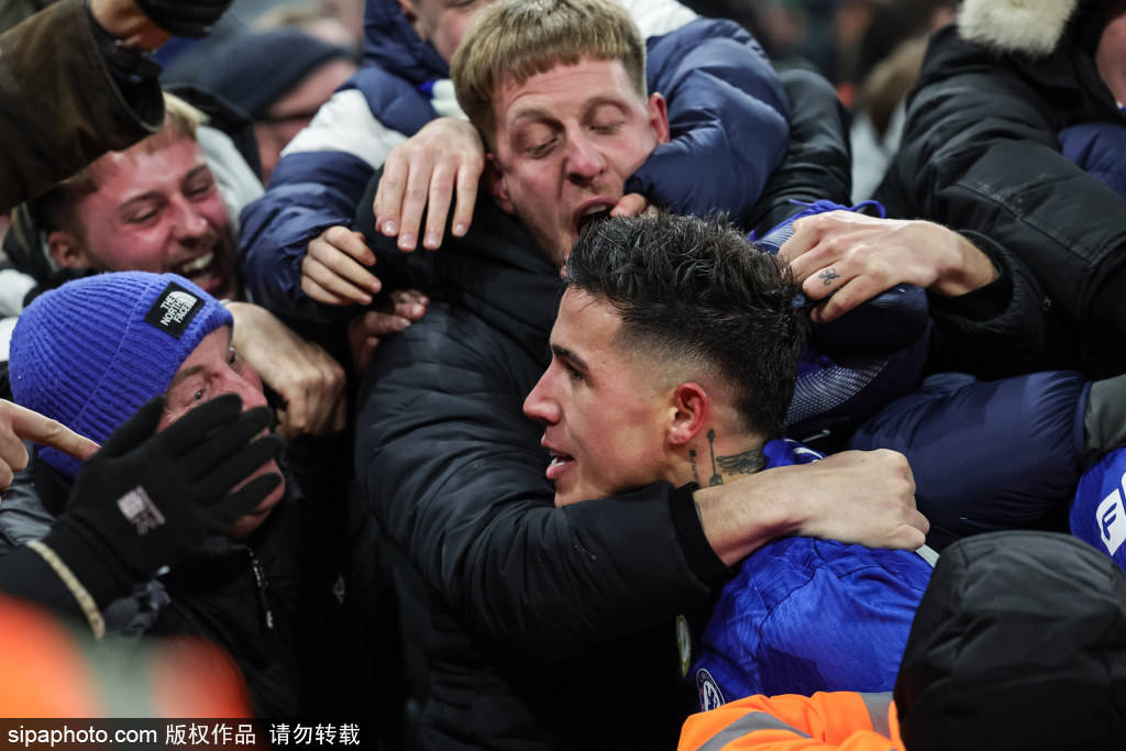 纽卡斯尔联 vs 曼城:卡拉宝杯圣詹姆斯公园直播,哈兰德第9分钟错失良机